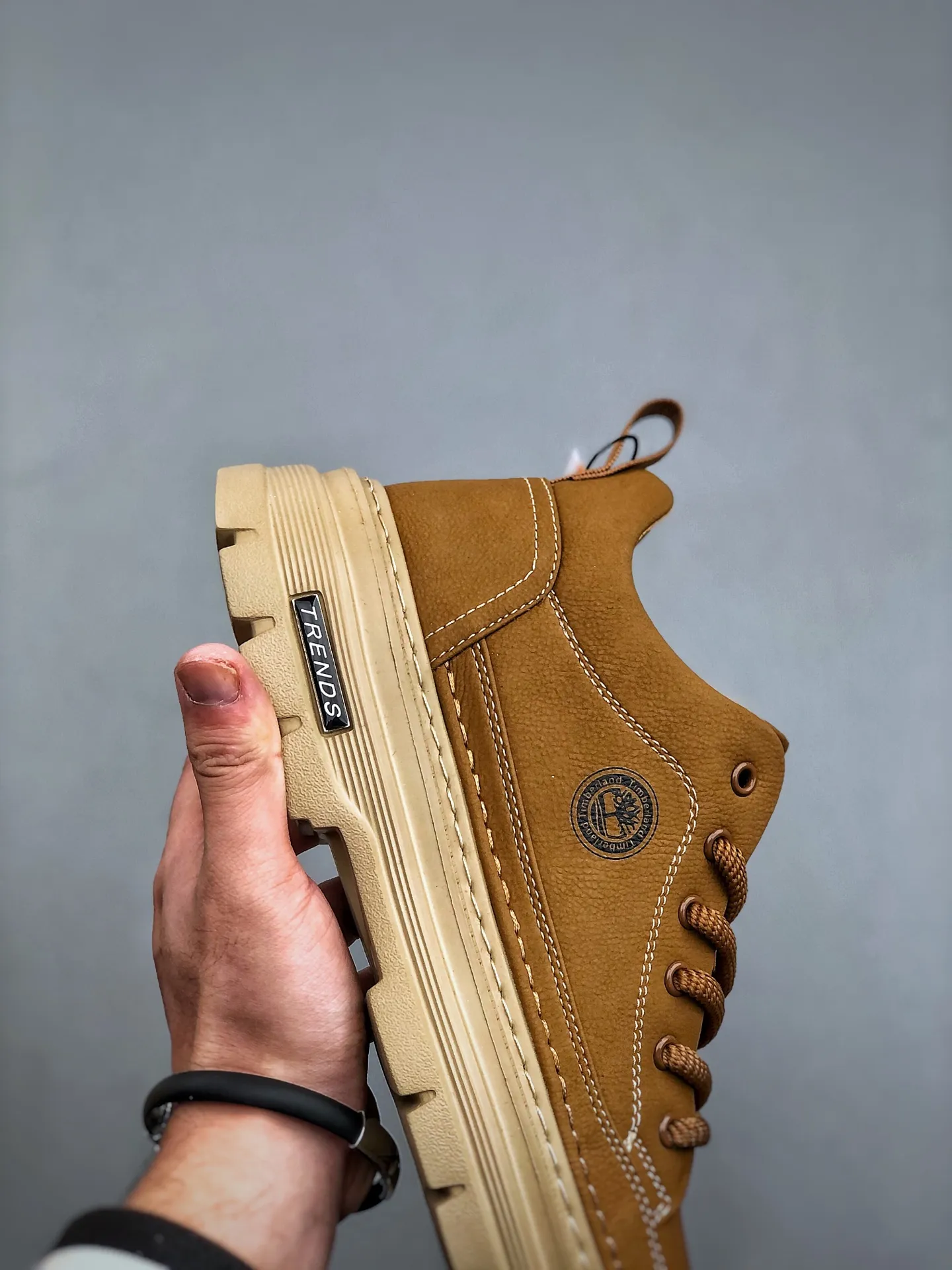 Local pickup 💰 520 supports store Timberland/Timberland classic 25ss new mid-top classic re-engineered brand new upgrade Guangdong factory quality original box original packaging The fabric is made of Italian top frosted cowhide with anti-odor and anti-corrosion genuine leather latex insoles to give you a perfect wearing experience quality and durable, a must-have for sportsmen Specially designed to treat handsome men High-quality feet feel first-class Exclusive supply Official product number: TB23066 Size: 39 40 41 42 43 44